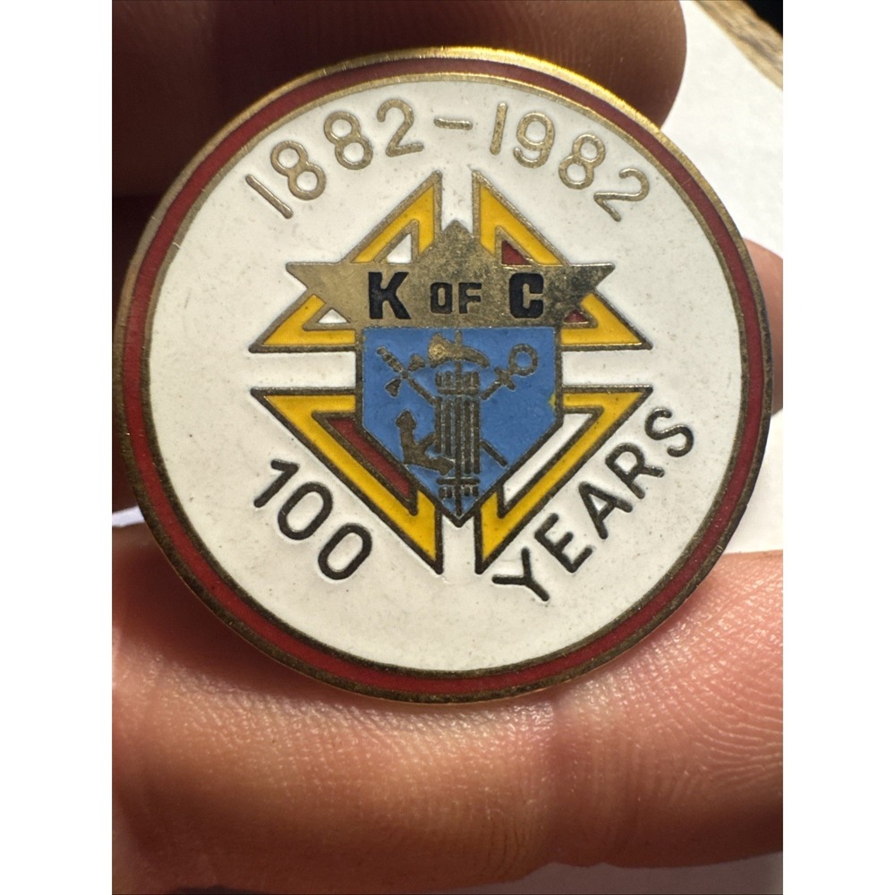 Vintage Round K of C Lapel Hat Pin 100 Years 1882-1982 Centennial Rare Piece - Picture 7 of 7